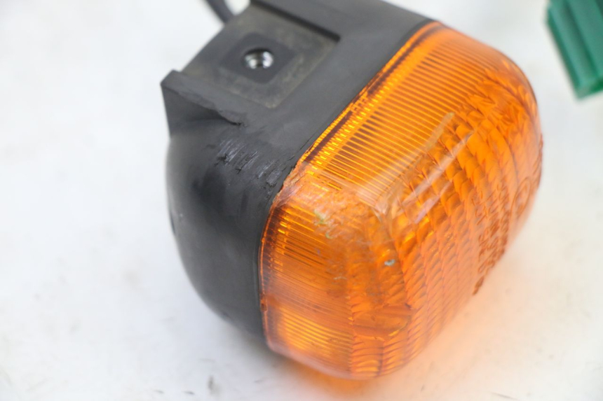 photo de FRONT RIGHT TURN SIGNAL YAMAHA BW'S BWS 125 (2010 - 2013) - Zoom on usage condition