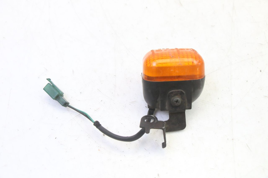 photo de FRONT RIGHT TURN SIGNAL YAMAHA BW'S 100 (1999 - 2002) - Alternative perspective