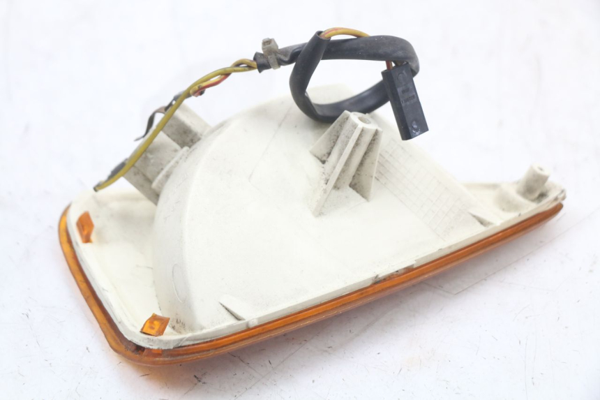 photo de FRONT RIGHT TURN SIGNAL BMW C1 125 (2000 - 2003) - Fixing points details