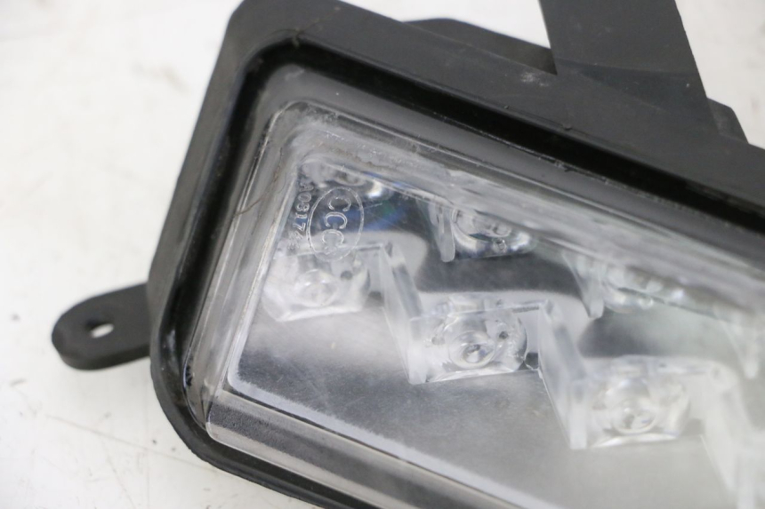 photo de FRONT RIGHT TURN SIGNAL ORCAL CAVARO 4T 50 (2019 - 2023) - Zoom on usage condition