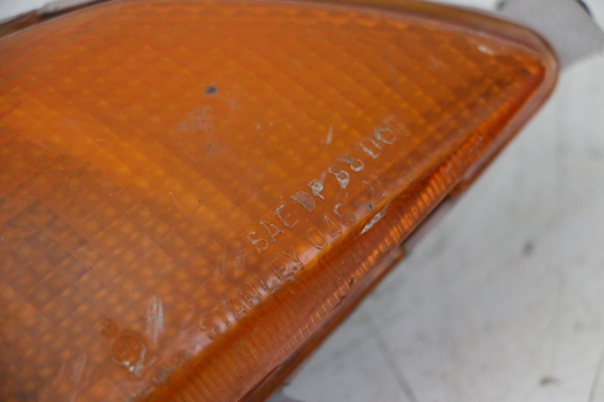 photo de FRONT RIGHT TURN SIGNAL HONDA CBR F SC25 1000 (1989 - 1992) - Zoom on usage condition