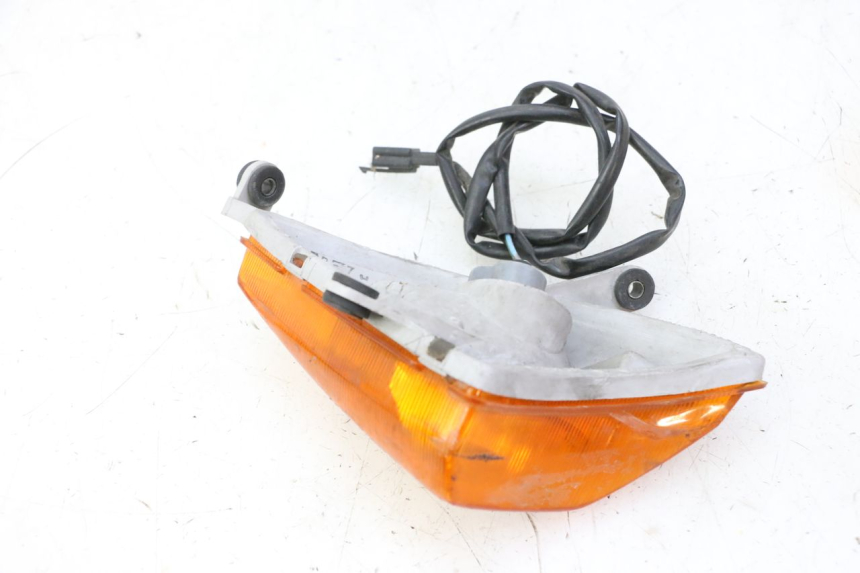photo de FRONT RIGHT TURN SIGNAL HONDA CBR F SC25 1000 (1989 - 1992) - Technical close-up