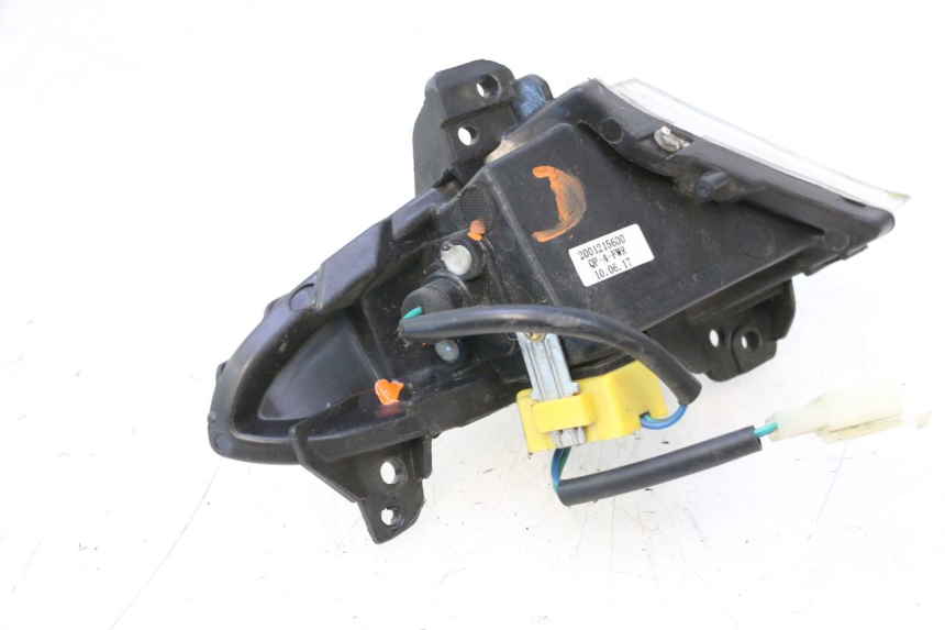 photo de FRONT RIGHT TURN SIGNAL PEUGEOT CITYSTAR 2T 50 (2018 - 2021) - Surface and material condition