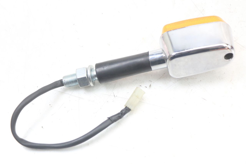photo de FRONT RIGHT TURN SIGNAL ROYAL ENFIELD CONTINENTAL GT 650 (2019 - 2024) - Technical close-up