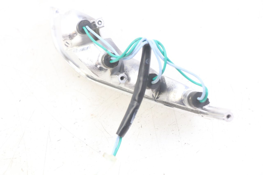 photo de RIGHT FRONT TURN SIGNAL PEUGEOT E-VIVACITY 1 (2012 - 2018) - Zoom on usage condition