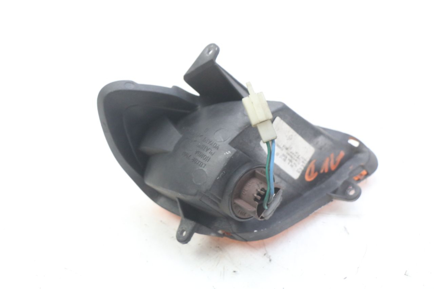photo de FRONT RIGHT TURN SIGNAL HONDA FES PANTHEON 2T 125 (1998 - 2002) - Alternative perspective