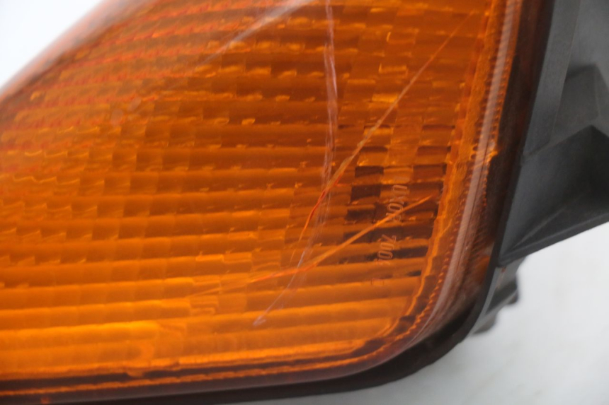 photo de FRONT RIGHT TURN SIGNAL HONDA FES PANTHEON 2T 125 (1998 - 2002) - Zoom on usage condition