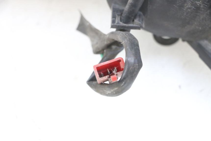 photo de FRONT RIGHT TURN SIGNAL SYM GTS EVO 125 (2009 - 2013) - Surface and material condition