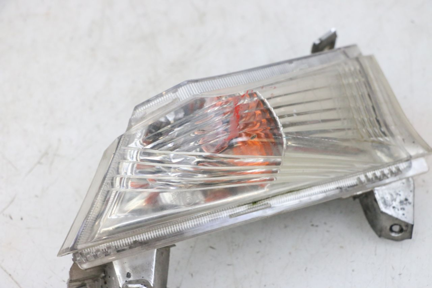 photo de FRONT RIGHT TURN SIGNAL JM MOTORS GTS 125 (2015 - 2019) - Surface and material condition