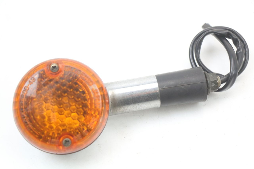 photo de FRONT RIGHT TURN SIGNAL SUZUKI GZ MARAUDER 125 (1998 - 2004) - Main view