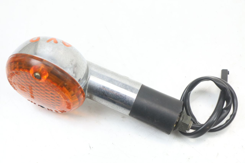 photo de FRONT RIGHT TURN SIGNAL SUZUKI GZ MARAUDER 125 (1998 - 2004) - Zoom on usage condition