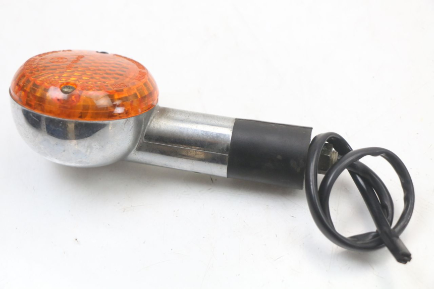 photo de FRONT RIGHT TURN SIGNAL SUZUKI GZ MARAUDER 125 (1998 - 2004) - Technical close-up