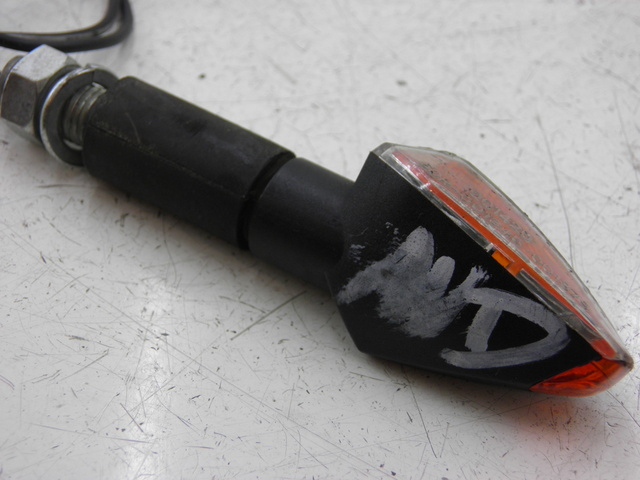 photo de FRONT RIGHT TURN SIGNAL HONDA CB 500 (1997 - 2003) - Zoom on usage condition