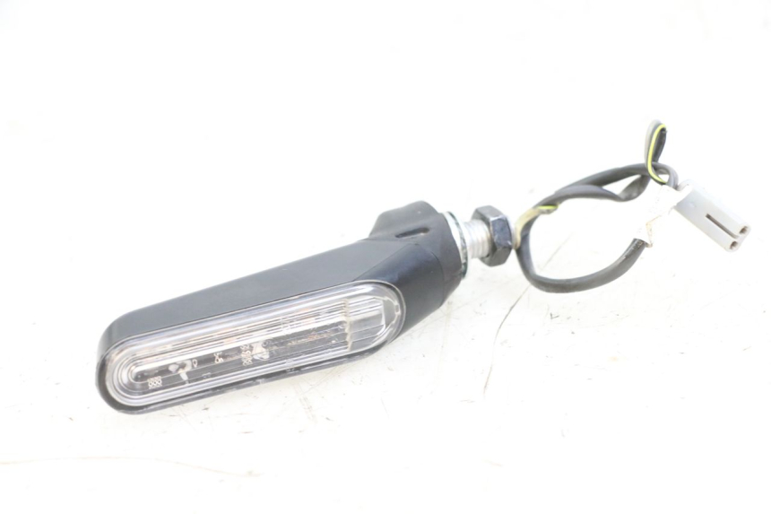 photo de FRONT RIGHT TURN SIGNAL HUSQVARNA SVARTPILEN 401 (2018 - 2023) - Main view