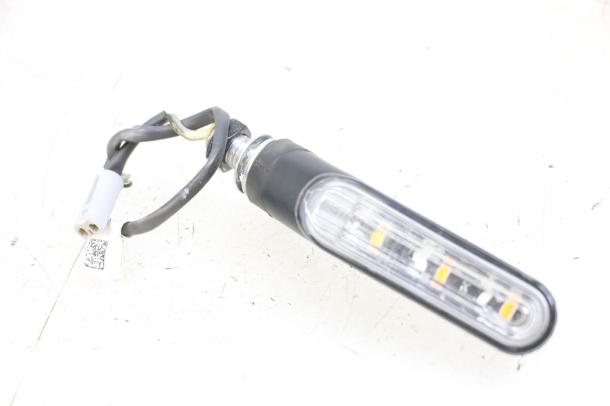 photo de FRONT RIGHT TURN SIGNAL HUSQVARNA SVARTPILEN 401 (2018 - 2023) - Component detail