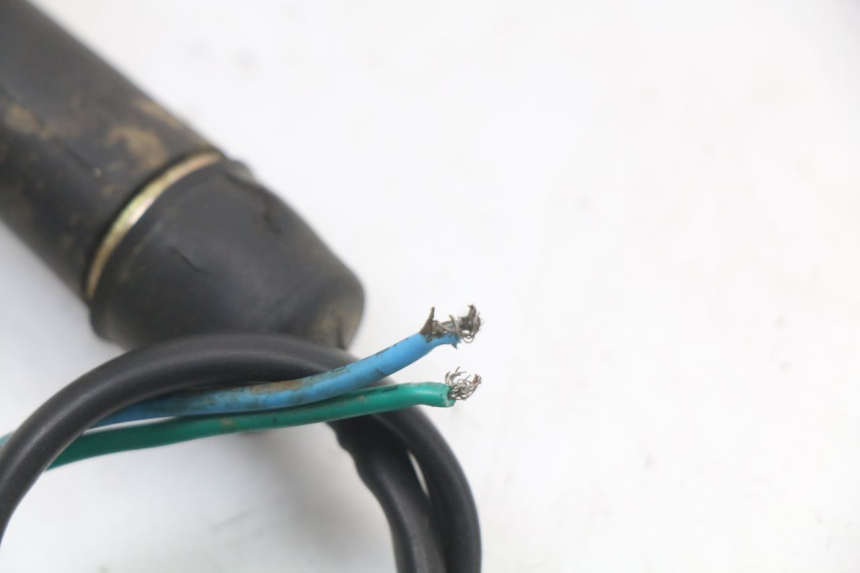 photo de FRONT RIGHT TURN SIGNAL HYTRACK HY S 4X4 410 (2013 - 2016) - Fixing points details