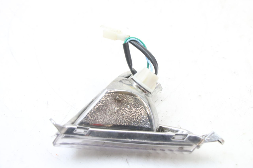 photo de FRONT RIGHT TURN SIGNAL LONGJIA SHARPY 125 (2020 - 2024) - Zoom on usage condition