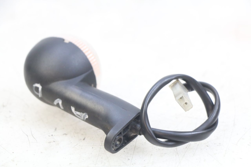 photo de RIGHT FRONT TURN SIGNAL PEUGEOT LUDIX 50 (2005 - 2007) - Alternative perspective