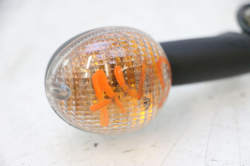 photo de FRONT RIGHT TURN SIGNAL PEUGEOT LUDIX 50 (2008 - 2017) - Zoom on usage condition