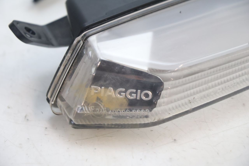 photo de FRONT RIGHT TURN SIGNAL PIAGGIO MP3 HPE 530 (2022 - 2026) - Component detail