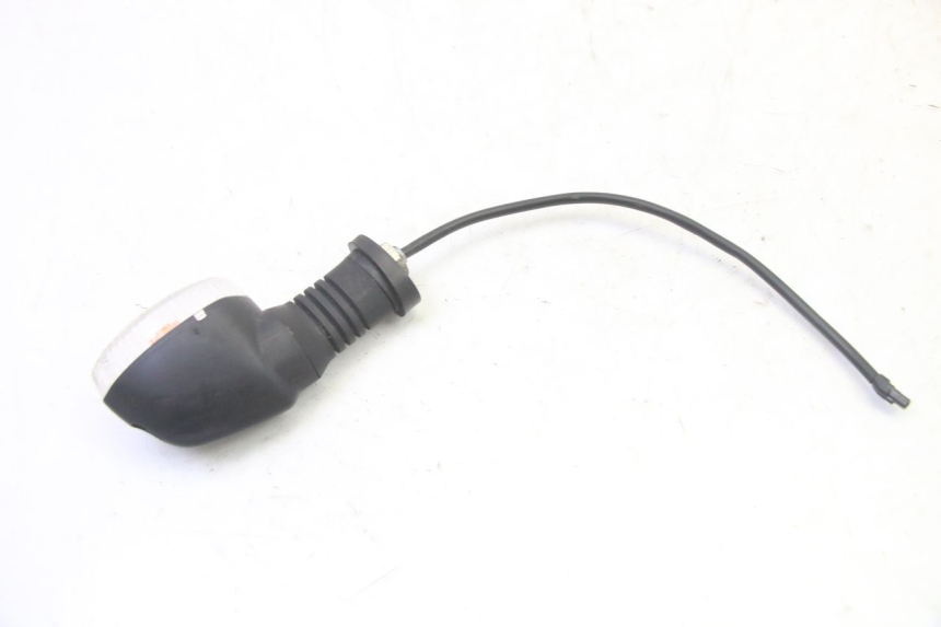 photo de FRONT RIGHT TURN SIGNAL PIAGGIO MP3 RL 250 (2006 - 2010) - Alternative perspective