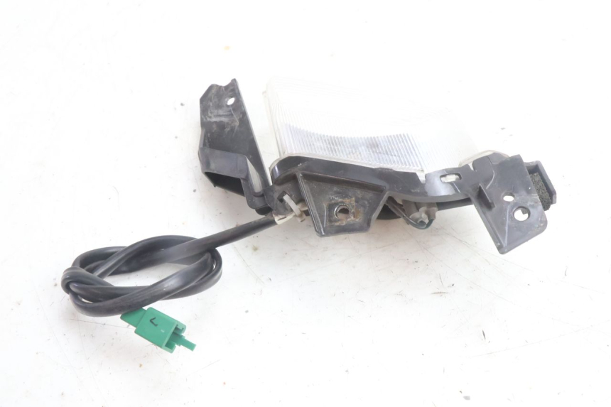 photo de FRONT RIGHT TURN SIGNAL YAMAHA N-MAX NMAX 125 (2021 - 2024) - Zoom on usage condition