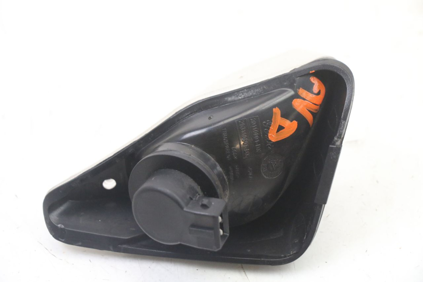photo de FRONT RIGHT TURN SIGNAL PIAGGIO NRG POWER PUREJET 50 (2018 - 2021) - Alternative perspective