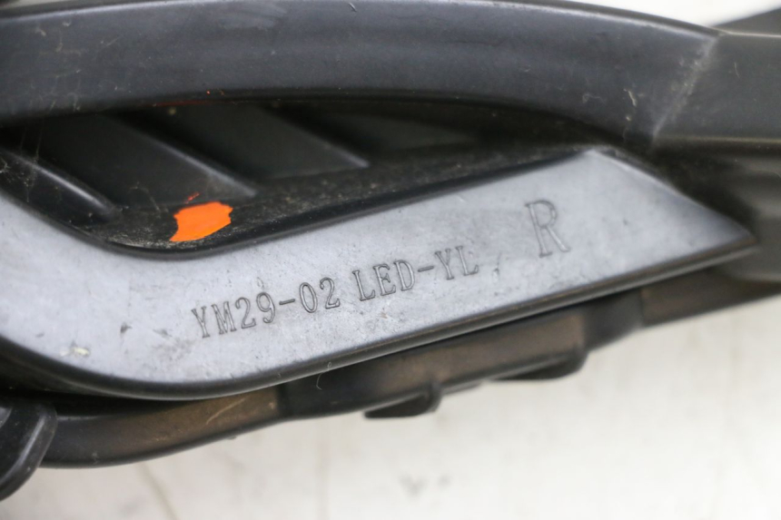 photo de FRONT RIGHT TURN SIGNAL JM MOTORS OLDIES GT 4T 50 (2018 - 2025) - Zoom on usage condition