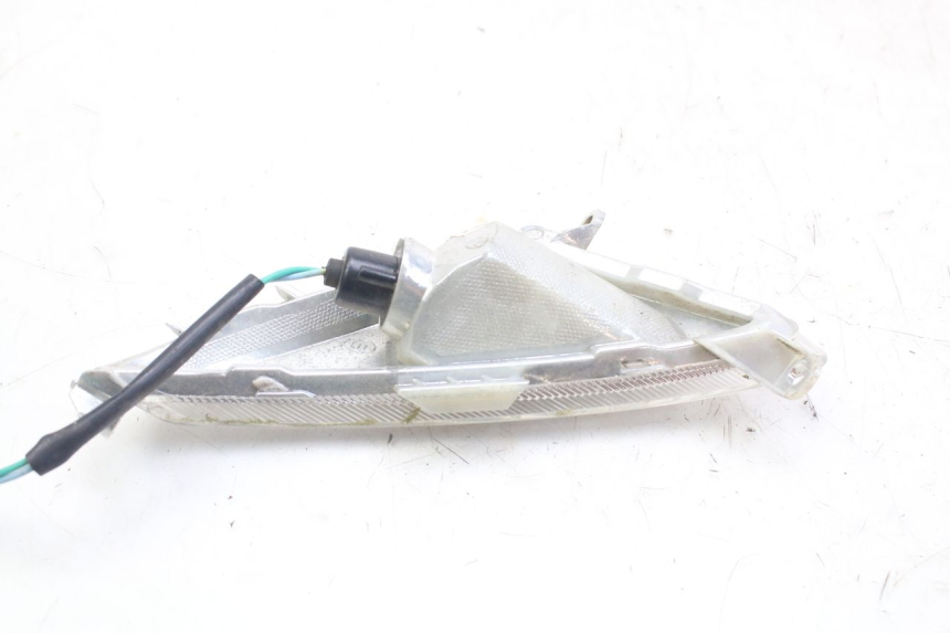 photo de FRONT RIGHT TURN SIGNAL SYM ORBIT 2 4T 50 (2018 - 2022) - Zoom on usage condition