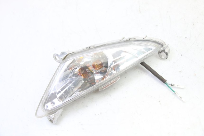 photo de RIGHT FRONT TURN SIGNAL SYM ORBIT 2 4T 50 (2008 - 2017) - Alternative perspective