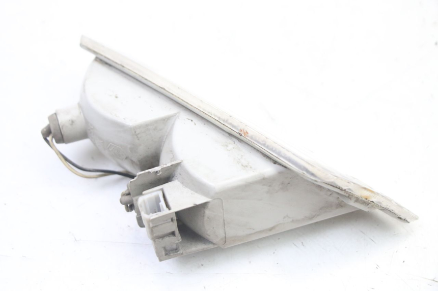 photo de FRONT RIGHT TURN SIGNAL PIAGGIO VESPA GRANTURISMO 125 (2003 - 2007) - Zoom on usage condition