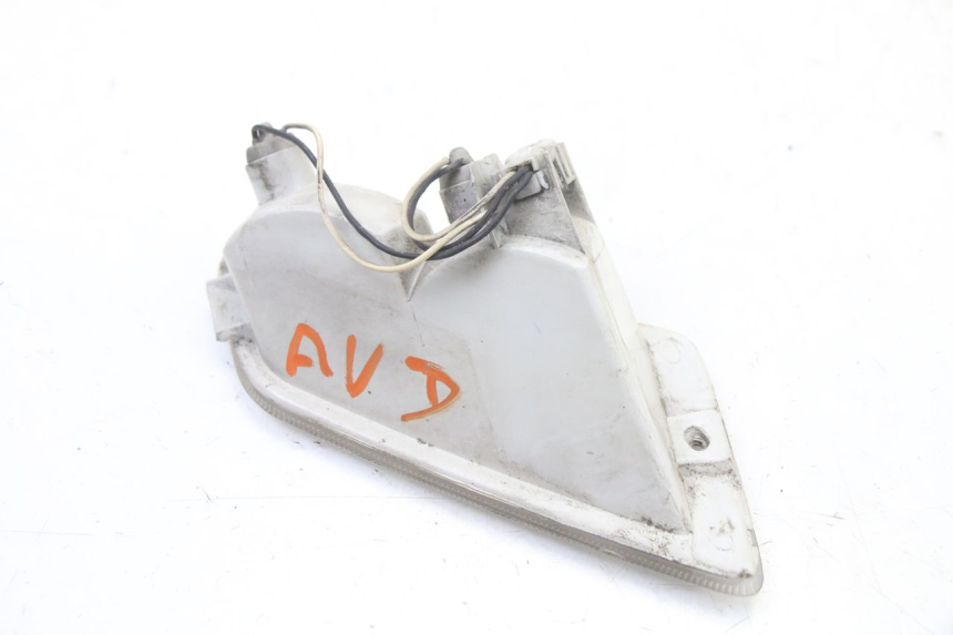 photo de FRONT RIGHT TURN SIGNAL PIAGGIO VESPA GRANTURISMO 125 (2003 - 2007) - Alternative perspective