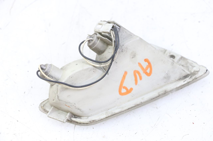 photo de FRONT RIGHT TURN SIGNAL PIAGGIO VESPA GRANTURISMO 200 (2004 - 2005) - Alternative perspective