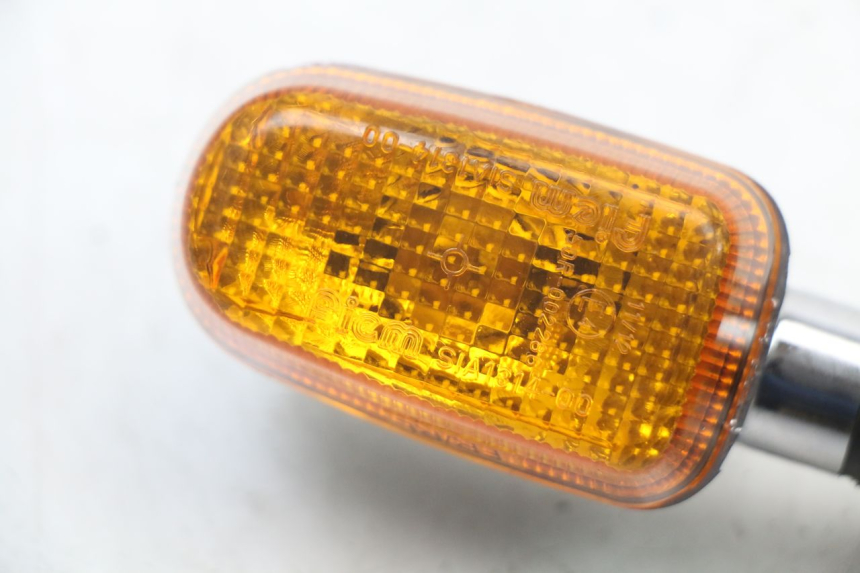 photo de FRONT RIGHT TURN SIGNAL ROYAL ENFIELD CONTINENTAL GT 650 (2019 - 2024) - Alternative perspective