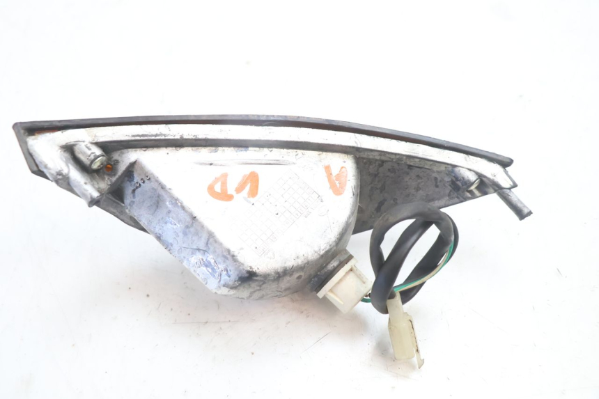 photo de RIGHT FRONT TURN SIGNAL KEEWAY RY6 2T 50 (2011 - 2019) - Surface and material condition