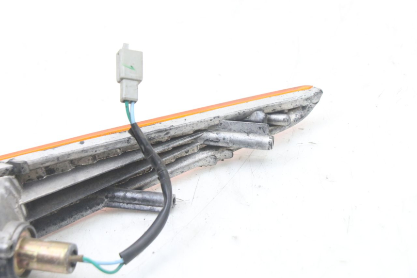 photo de RIGHT FRONT TURN SIGNAL HONDA SCV LEAD 100 (2003 - 2007) - Surface and material condition