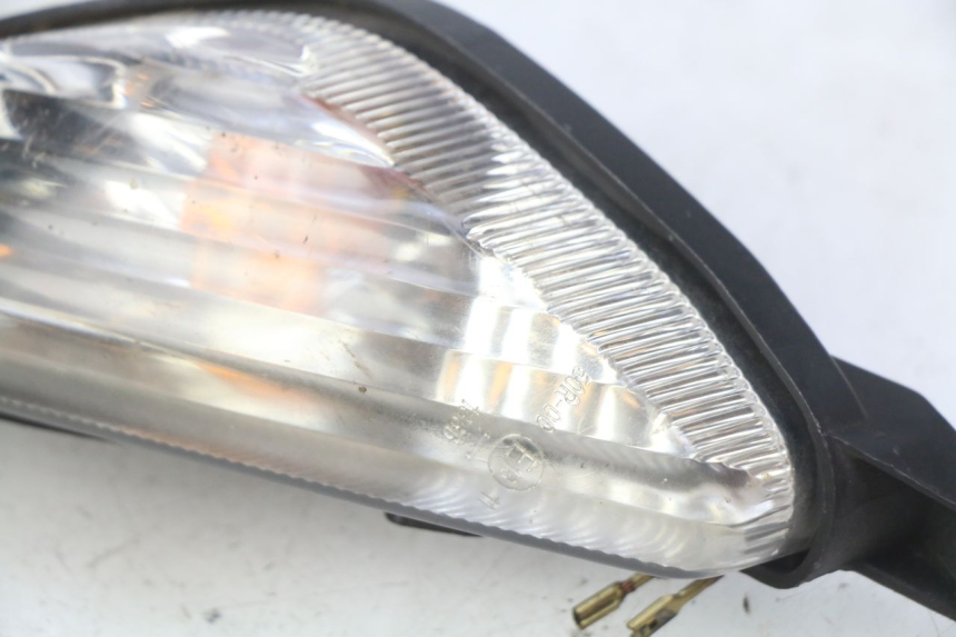 photo de RIGHT FRONT TURN SIGNAL SUZUKI SIXTEEN 125 (2008 - 2010) - Technical close-up