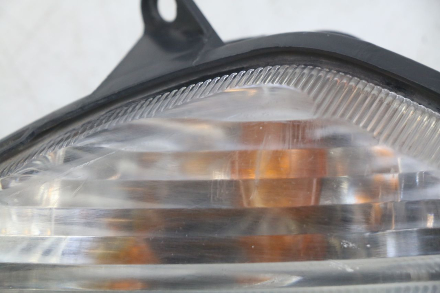 photo de RIGHT FRONT TURN SIGNAL SUZUKI SIXTEEN 125 (2008 - 2010) - Component detail