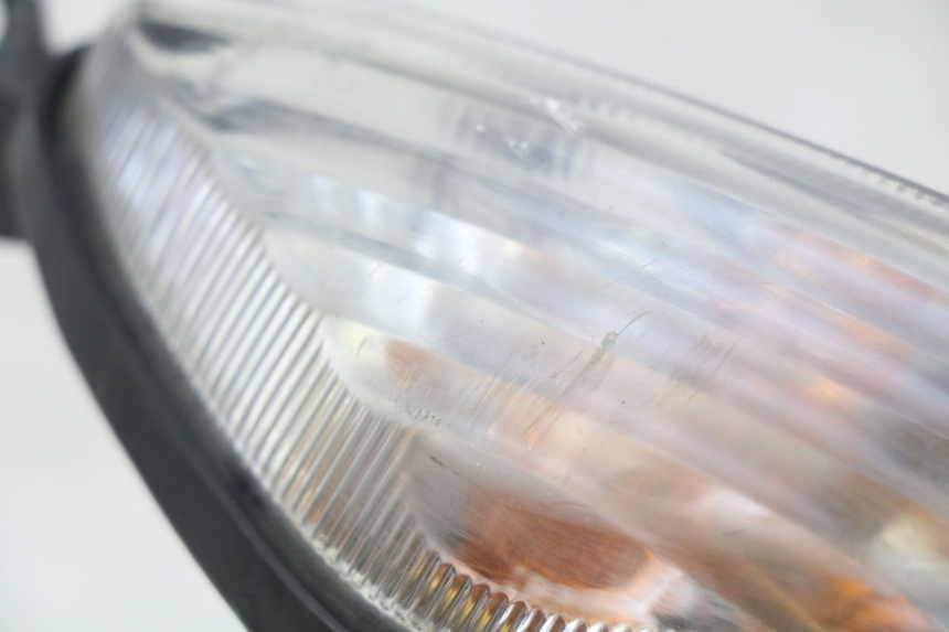 photo de RIGHT FRONT TURN SIGNAL SUZUKI SIXTEEN 125 (2008 - 2010) - Zoom on usage condition