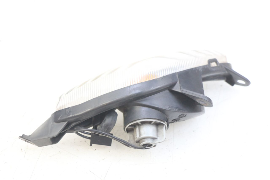 photo de RIGHT FRONT TURN SIGNAL SUZUKI SIXTEEN 125 (2008 - 2010) - Fixing points details