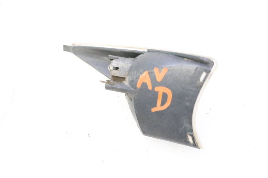 photo de FRONT RIGHT TURN SIGNAL PEUGEOT SPEEDFIGHT LC 50 (1996 - 2002) - Zoom on usage condition