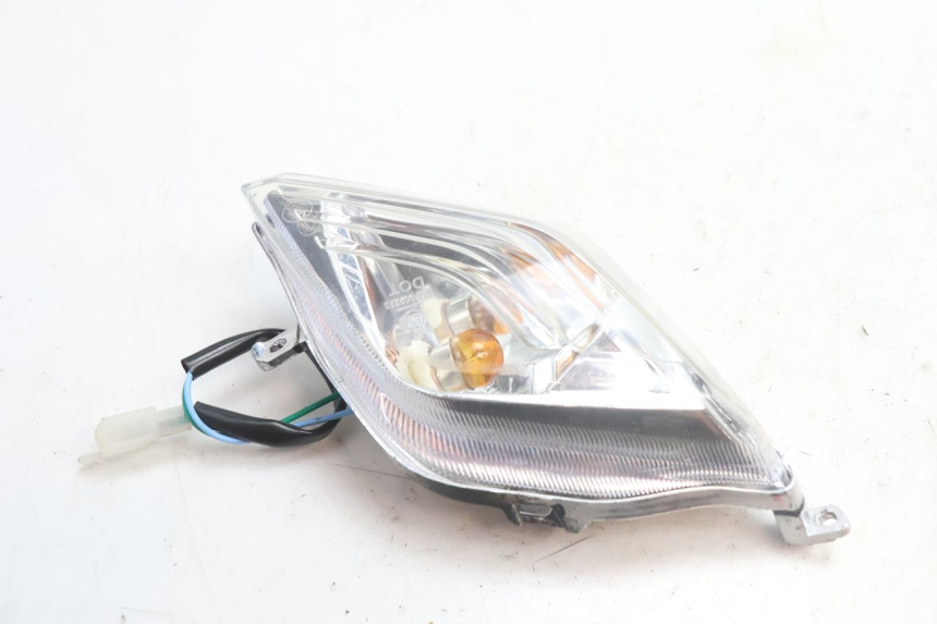 photo de FRONT RIGHT TURN SIGNAL VASTRO STREET S 50 (2016 - 2021) - Technical close-up
