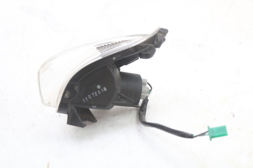 photo de FRONT RIGHT TURN SIGNAL SUZUKI BURGMAN 125 (2018 - 2021) - Alternative perspective