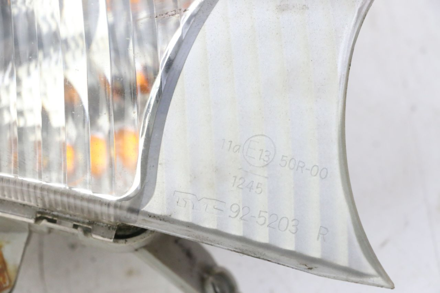 photo de RIGHT FRONT TURN SIGNAL SUZUKI BURGMAN 125 (2007 - 2014) - Fixing points details