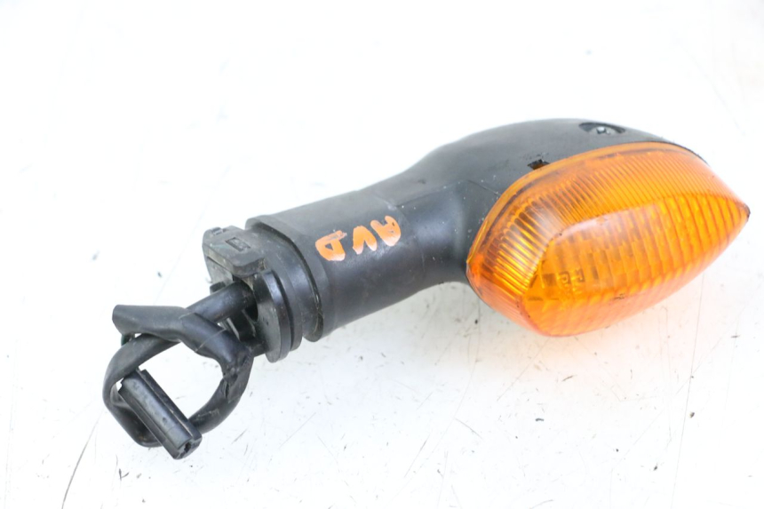 photo de FRONT RIGHT TURN SIGNAL YAMAHA TDM ABS 900 (2002 - 2014) - Alternative perspective