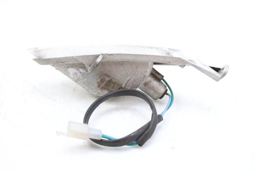 photo de RIGHT FRONT TURN SIGNAL PEUGEOT V-CLIC VCLIC 50 (2007 - 2013) - Surface and material condition