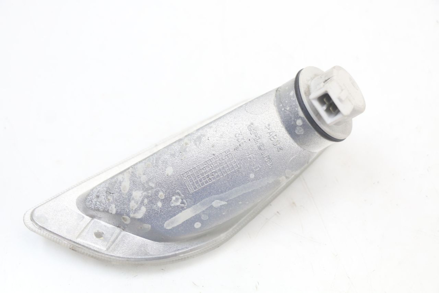 photo de Front right turn signal PIAGGIO VESPA LX 125 (2005 - 2010) - Technical close-up