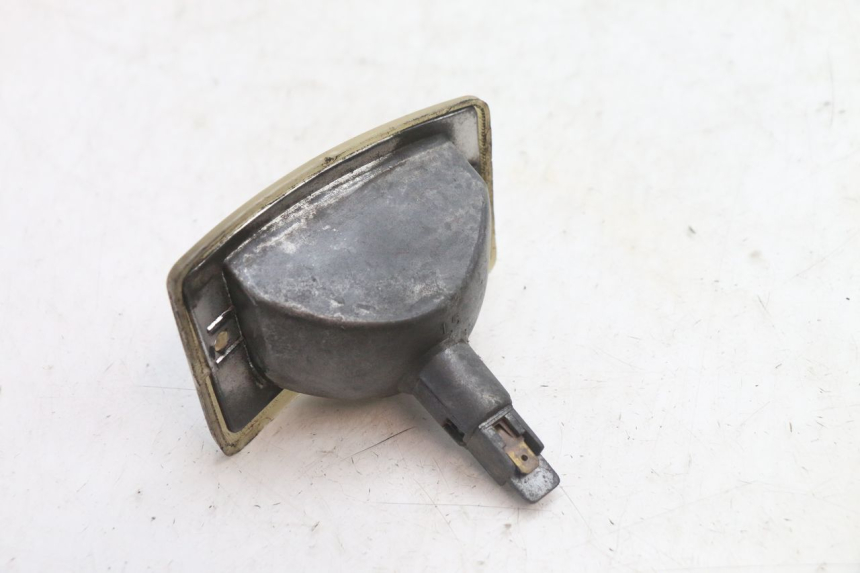 photo de FRONT RIGHT TURN SIGNAL PIAGGIO VESPA PK FL 2T 50 (1990 - 1996) - Zoom on usage condition