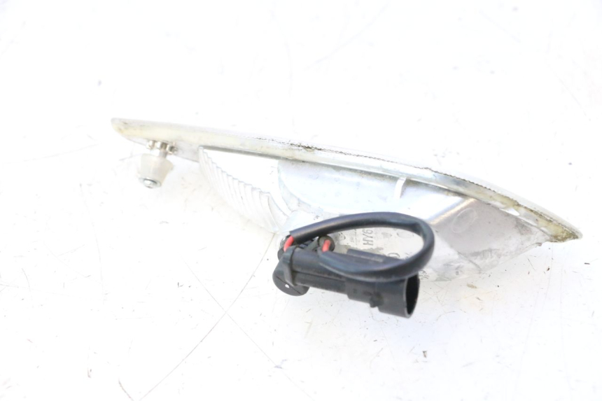 photo de RIGHT FRONT TURN SIGNAL PIAGGIO VESPA PRIMAVERA 2T 50 (2013 - 2018) - Zoom on usage condition