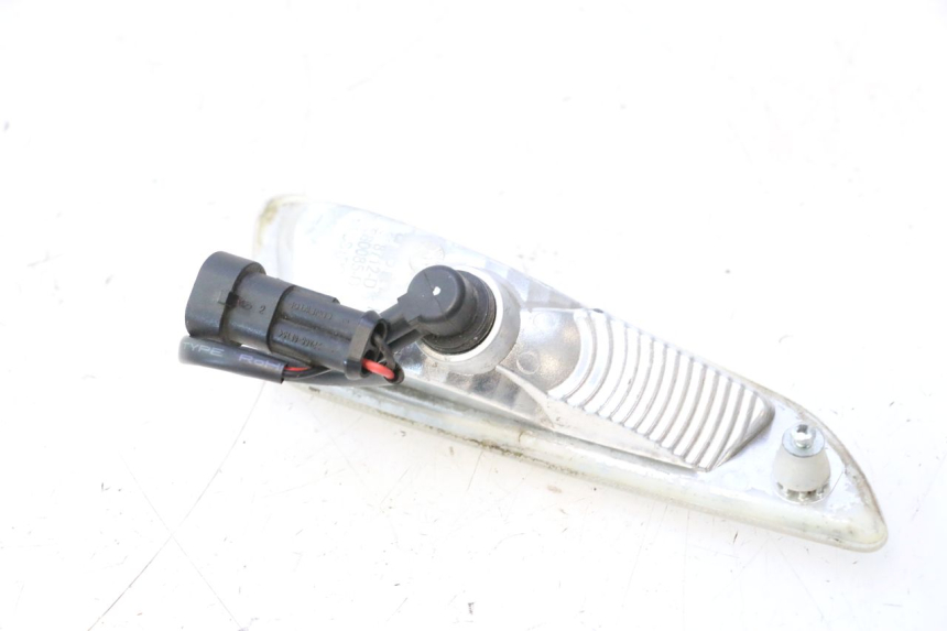 photo de RIGHT FRONT TURN SIGNAL PIAGGIO VESPA PRIMAVERA 2T 50 (2013 - 2018) - Technical close-up